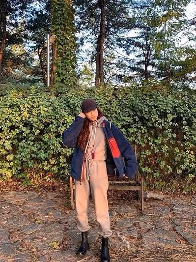 一夜爆紅、14天漲粉破千萬,「平平無奇」的她憑什麼拿下頂流資源?