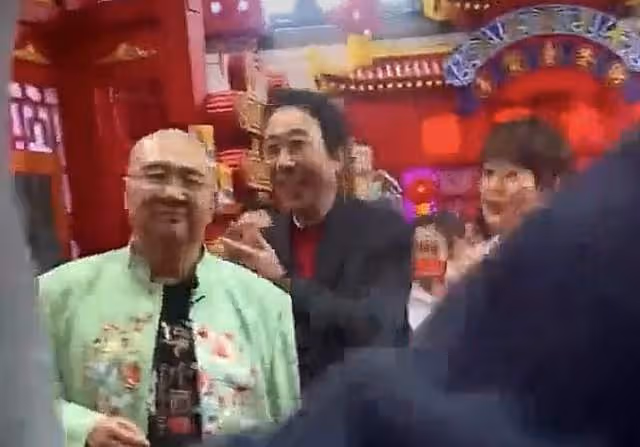遼寧春晚彩排曝光,馮鞏被眾人簇擁人氣高,張同學與郭冬臨演小品