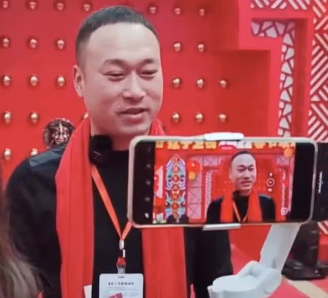 遼寧春晚彩排曝光,馮鞏被眾人簇擁人氣高,張同學與郭冬臨演小品