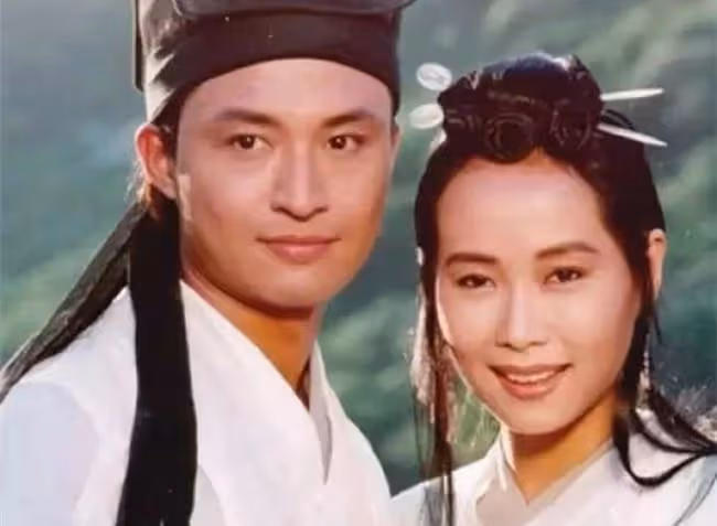 58歲葉童自曝穿短裙被批評,飽受年齡歧視,連身邊朋友也質疑她