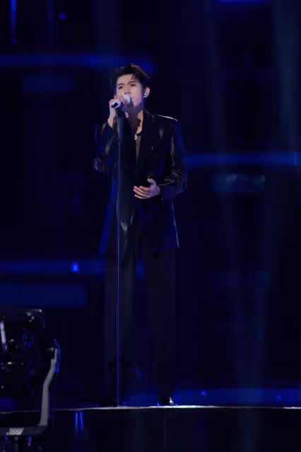 王源深夜曬與任敏同框照,還有導演奇怪裝扮被認成小湯圓