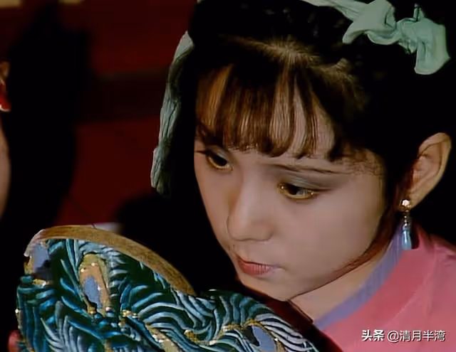 同樣是演「晴雯」，把安雯和楊冪放在一起看，差距就出來了