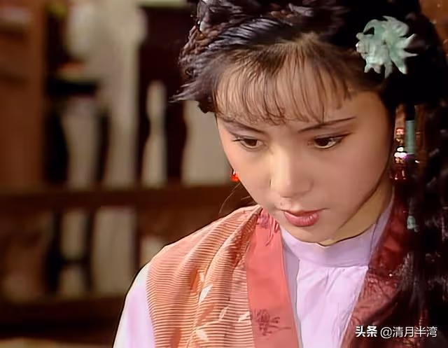 同樣是演「晴雯」，把安雯和楊冪放在一起看，差距就出來了