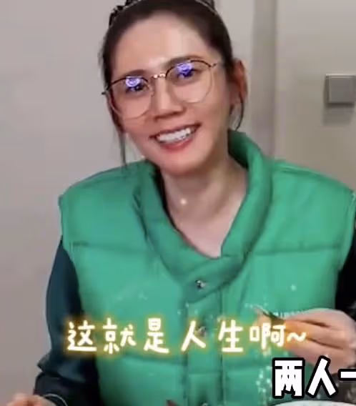 一口白酒一口肉,秋瓷炫原諒出軌於曉光後痛哭,從小就被母親嫌棄