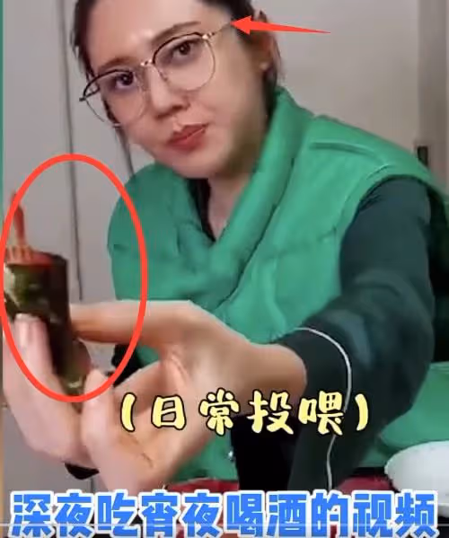 一口白酒一口肉,秋瓷炫原諒出軌於曉光後痛哭,從小就被母親嫌棄