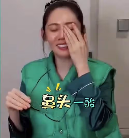 一口白酒一口肉,秋瓷炫原諒出軌於曉光後痛哭,從小就被母親嫌棄