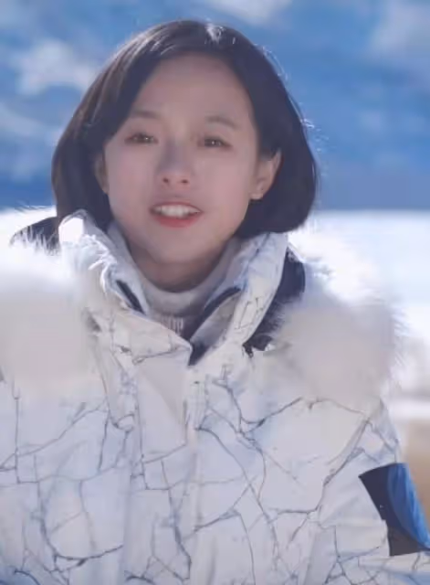 央視美女記者火上熱搜!高顏值美過女明星,入駐視頻平台吸粉無數