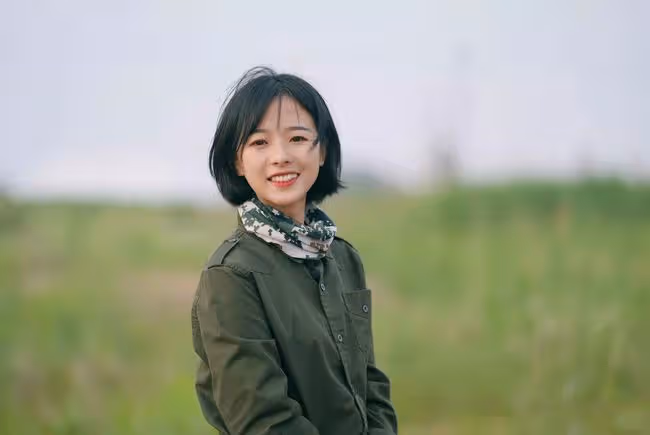 央視美女記者火上熱搜!高顏值美過女明星,入駐視頻平台吸粉無數
