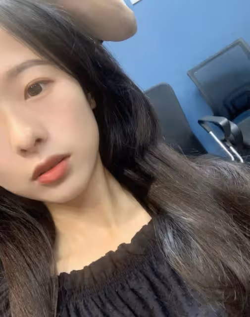 央視美女記者火上熱搜!高顏值美過女明星,入駐視頻平台吸粉無數