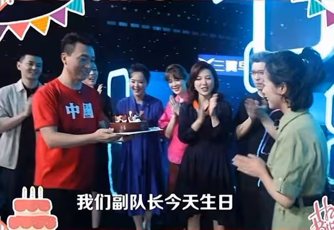 央視美女記者火上熱搜!高顏值美過女明星,入駐視頻平台吸粉無數