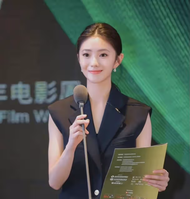 馬伯騫私生活混亂?《何以笙簫默》下架?王嘉爾賣慘博關注?蔣依依搭上王源?劉浩存 楊冪平起平坐?