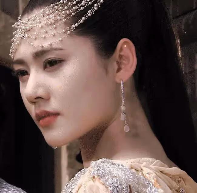 秋瓷炫的「隱忍」:39歲拿命生孩子,卻遇渣男丈夫,被親生母親恨