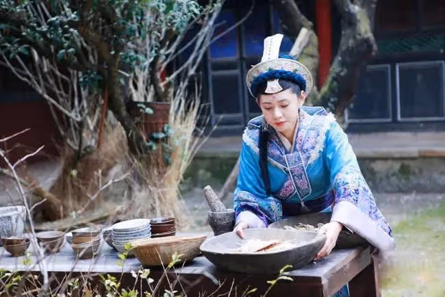 秋瓷炫的「隱忍」:39歲拿命生孩子,卻遇渣男丈夫,被親生母親恨