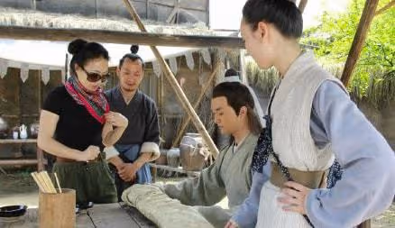 86歲老藝術家因病逝世,早年曾因中風險些癱瘓,耄耋高齡還在工作