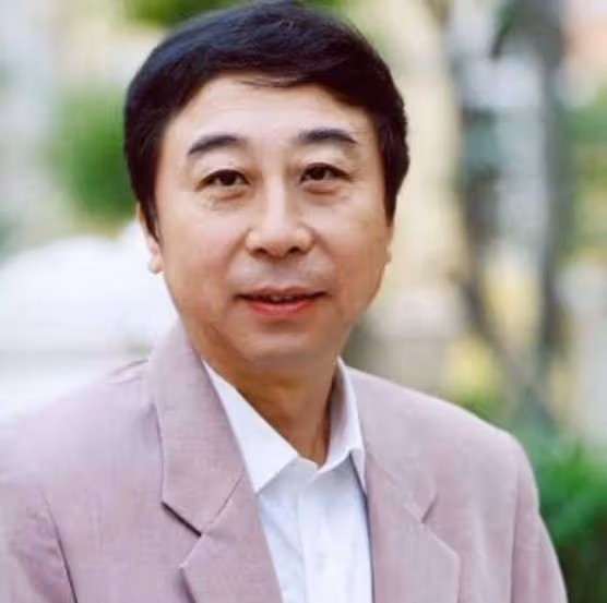 馮鞏被保姆索要50萬天價分手費,叫囂讓他身敗名裂,如今怎樣了?
