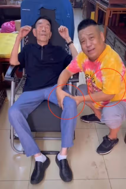 90歲楊少華近況曝光!瘦骨嶙峋自曝只有84斤,大腿不及旁人手臂粗