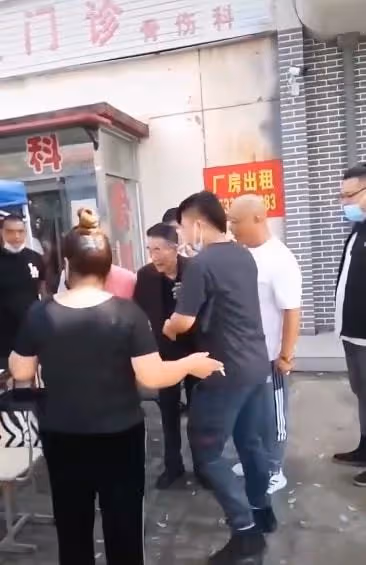 90歲楊少華近況曝光!瘦骨嶙峋自曝只有84斤,大腿不及旁人手臂粗