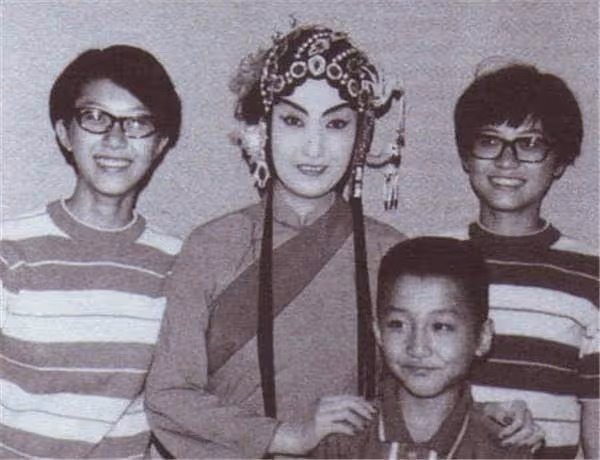 台媒曝庾澄慶與90歲媽媽結束分居,婆媳重溫天倫,搬回家原因曝光