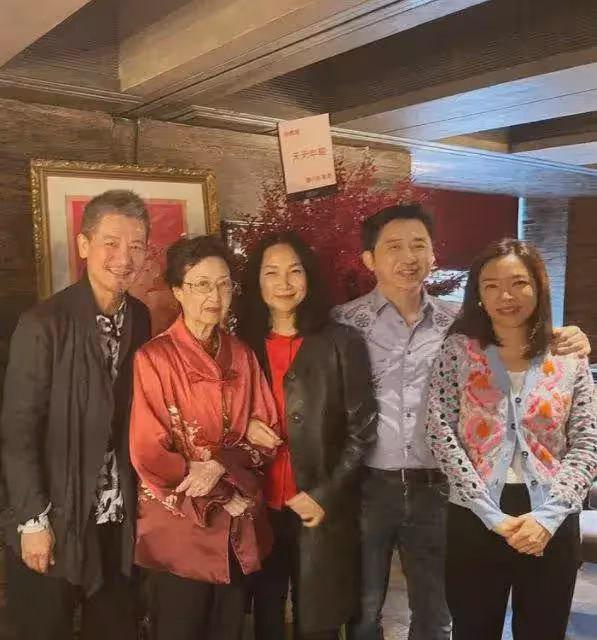 台媒曝庾澄慶與90歲媽媽結束分居,婆媳重溫天倫,搬回家原因曝光