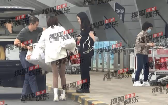 李亞鵬疑似再婚!與女友穿禮服現身影棚,頻曬無名指戒指太幸福
