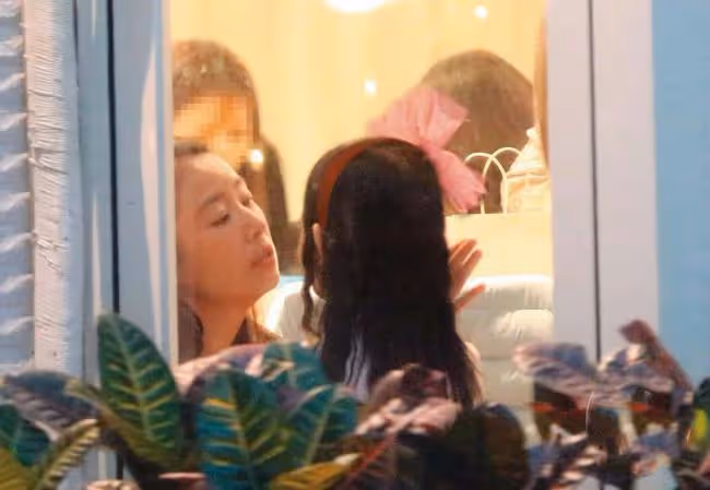 林心如為女兒豪辦生日宴!母女打扮精緻惹眼,霍建華陪客父愛滿滿