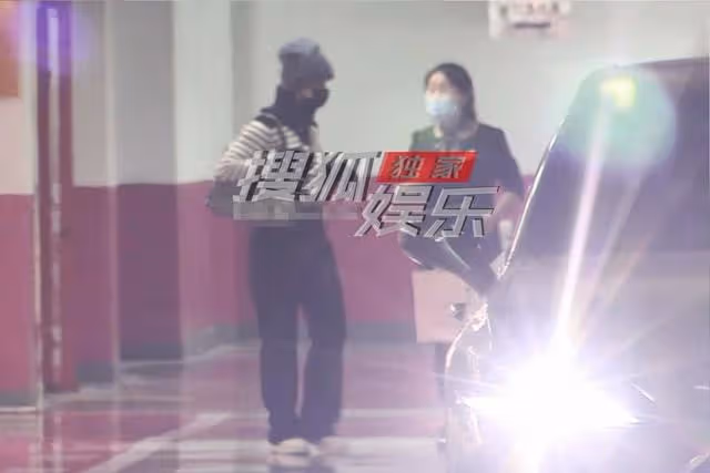 李小萌產後逛街被拍,身材曼妙似妙齡少女,被扒坐月子花費40萬元