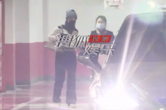 李小萌產後逛街被拍,身材曼妙似妙齡少女,被扒坐月子花費40萬元