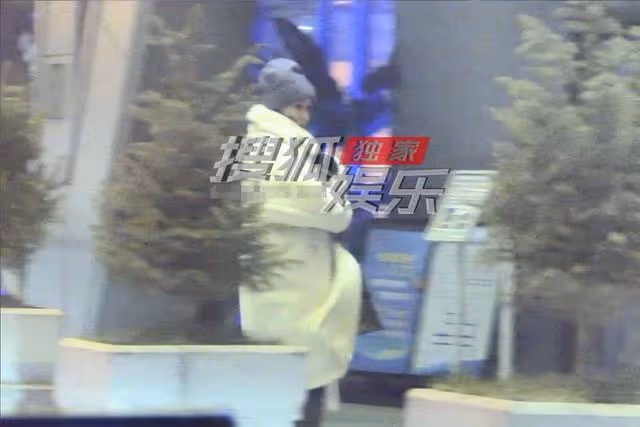 李小萌產後逛街被拍,身材曼妙似妙齡少女,被扒坐月子花費40萬元