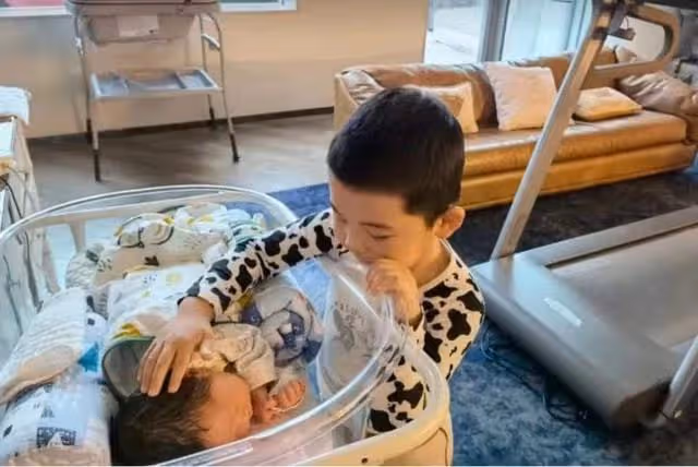 李小萌產後逛街被拍,身材曼妙似妙齡少女,被扒坐月子花費40萬元