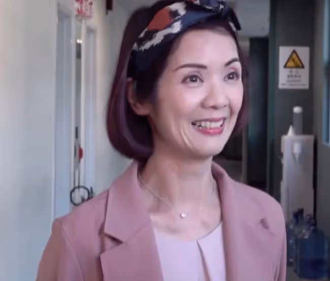 童年女神張沅薇宣布復出!49歲仍美貌如花,自曝已帶倆兒子改嫁