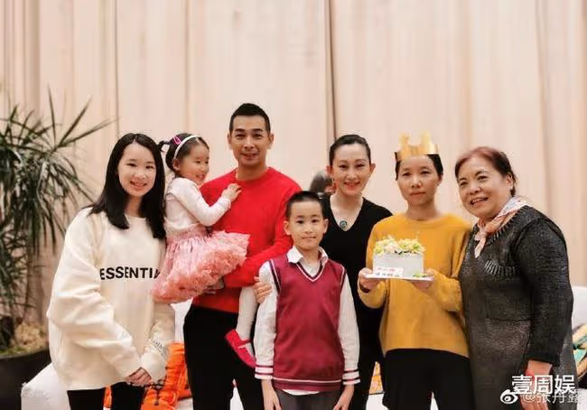 趙文卓為保姆慶生,陳浩民讓保姆睡沙發,向太30年沒有換保姆!