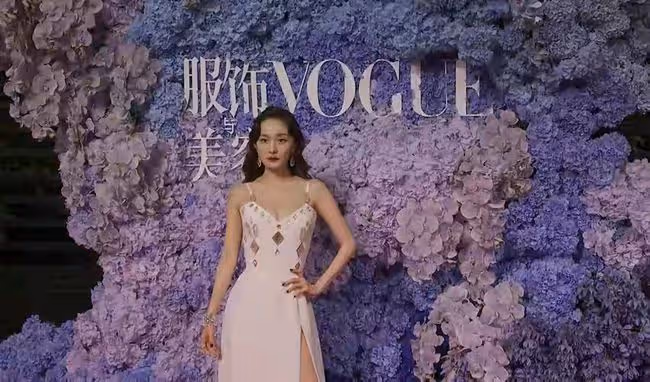紅毯疑又有明星耍大牌!業內曝男星搶壓軸,劉亦菲舒淇乾等20分鐘