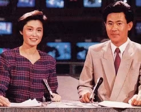送別央視主持人趙赫!敬一丹哽咽追憶哭紅眼,群眾自發排長龍告別
