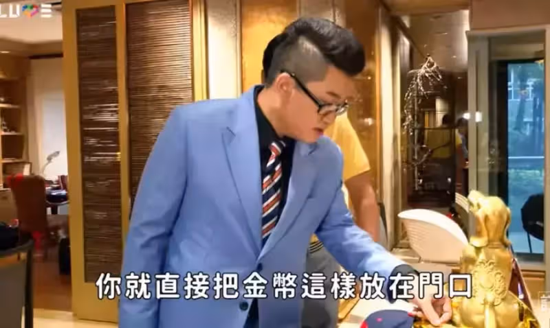 亡妻71歲冥誕!郭台銘重情意偕曾馨瑩「帶她最愛的拿手菜」祭拜,墓園藏巧思「16年一往情深」