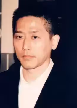 62歲唐鶴德近照曝光,兩鬢斑白滿面滄桑,時隔18年仍忘不掉張國榮,如今仍是單身,網友:這才是真愛