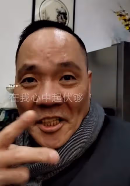5位周星馳配角齊聚內地,疑似合作拍戲,73歲梁小龍戴墨鏡氣場足