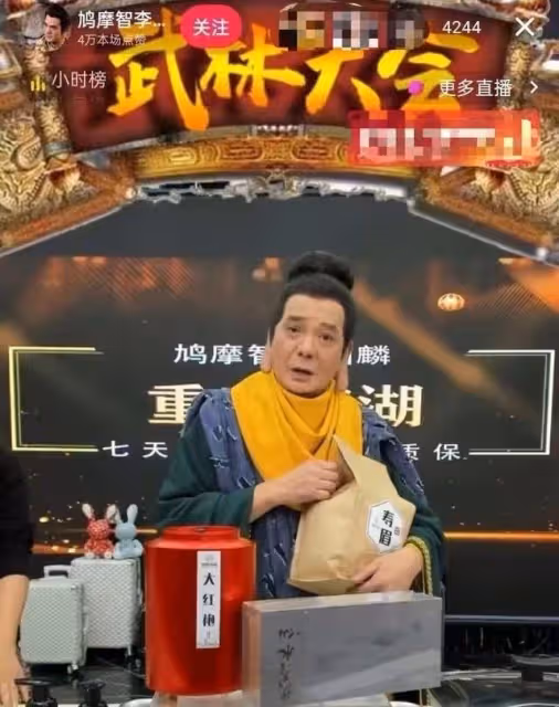 67歲李國麟忙撈金,酒吧商演頭戴兔耳朵太賣力,已定居內地開公司