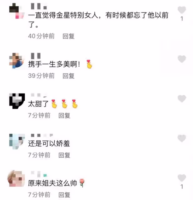 54歲金星罕秀恩愛,靠外籍丈夫懷中甜蜜撒嬌,對方皺眉抱怨太肉麻