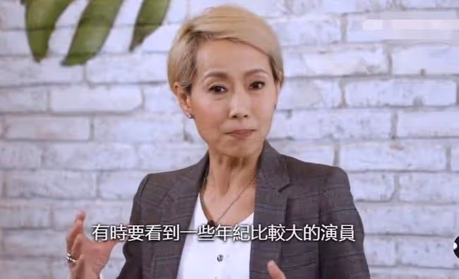 58歲葉童遭年齡歧視!穿超短裙被批一把年齡賣弄,本人高情商回應