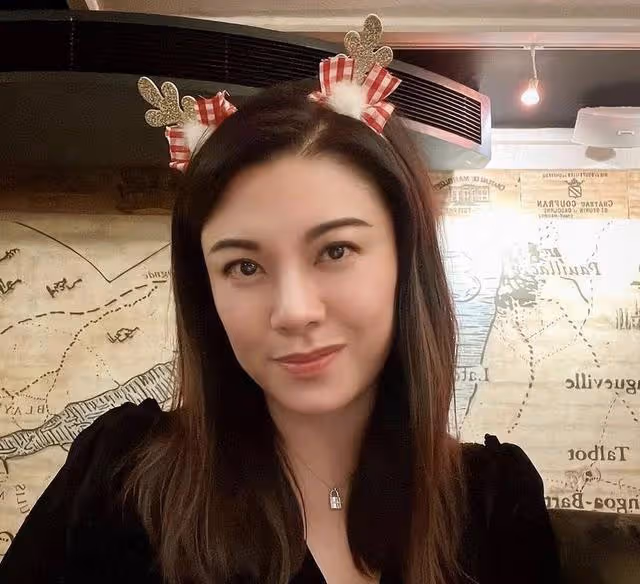 恭喜!香港著名女星疑迎來新戀情,生日收大束玫瑰捧花超浪漫