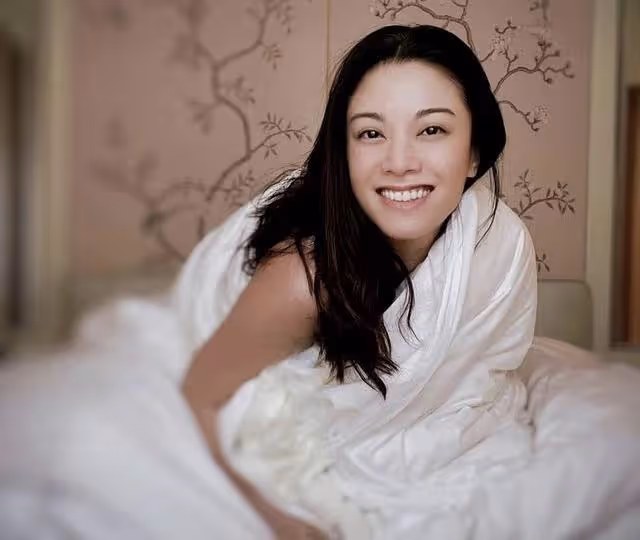 恭喜!香港著名女星疑迎來新戀情,生日收大束玫瑰捧花超浪漫