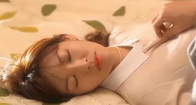 「你老婆很有味道」,我收到一張神秘照片,是妻子穿著緊身制服的