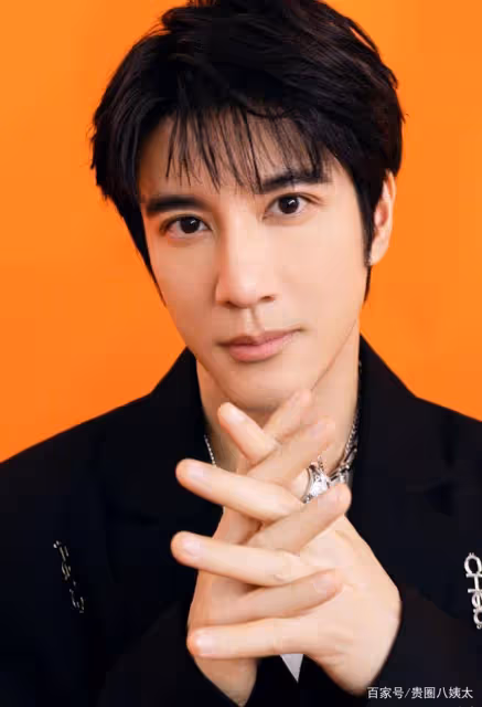 李靚蕾控訴王力宏帶人闖門,評論區兩極分化,律師揭露背後隱情
