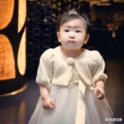 金喜善因女兒丑被質疑整容,稱孩子小沒長開,9年後打臉簡直太慘
