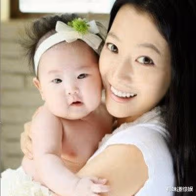 金喜善因女兒丑被質疑整容,稱孩子小沒長開,9年後打臉簡直太慘