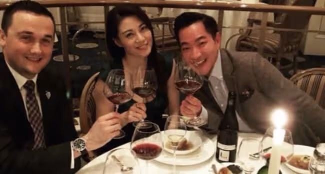 43歲廖碧兒疑迎來新戀情!生日收大束玫瑰,曾被曝遭百億富豪退婚