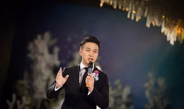 38歲央視主持報警維權,否認與李小璐戀情傳聞,已與妻子結婚兩年