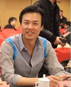 老戲骨朱鐵:與老師一見鍾情,相愛10年零緋聞,今活成人生贏家
