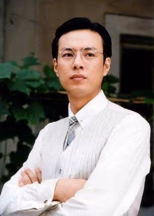 老戲骨朱鐵:與老師一見鍾情,相愛10年零緋聞,今活成人生贏家