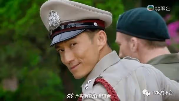 鐵拳英雄︱唐詩詠被元秋打到落水 雙腳朝天慘慘豬